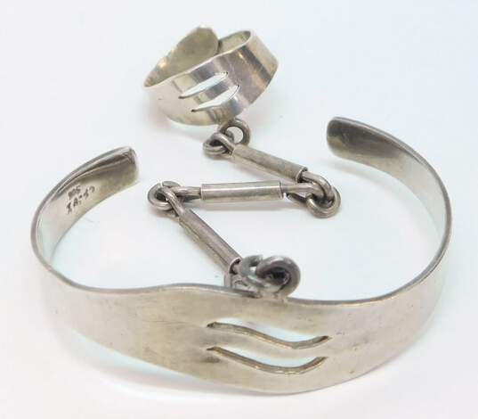 Taxco Mexico 925 Modernist Cut Outs Wavy Ring & Cuff Bracelet Connected With Bar Chain 32.2g image number 3
