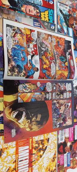 Bundle of 15 Assorted Comic Books alternative image