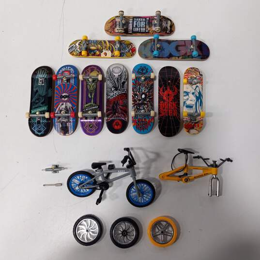 Tech Deck Playsets w/10 Boards, 2 Bikes, & Other Accessories image number 4