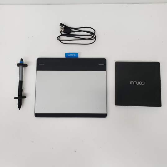 Wacom Intuos 8.25 x 7.0 Pen & Touch Tablet / Untested image number 2