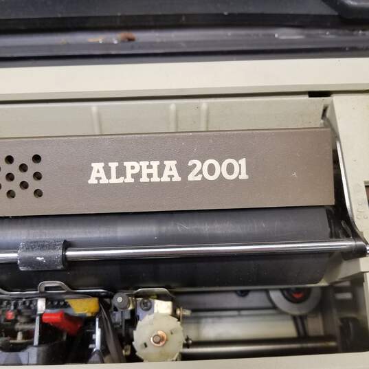 Vintage Royal Alpha 2001 Typewriter with Case image number 4