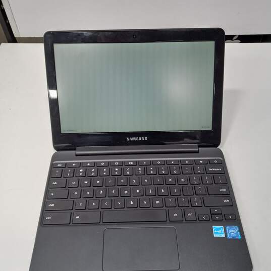Samsung 500c Chromebook Model XE500C13 image number 1