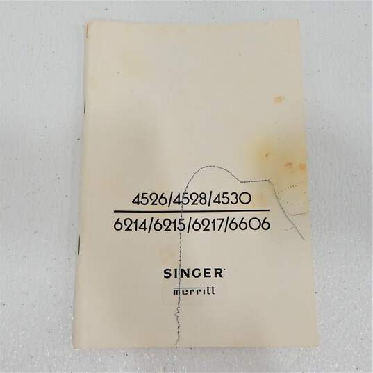 Singer Electric Sewing Machine 4528C w/ Accessories & Manual image number 12