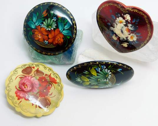 Russian Floral Lacquered Hand Painted Brooches 27.4g image number 1