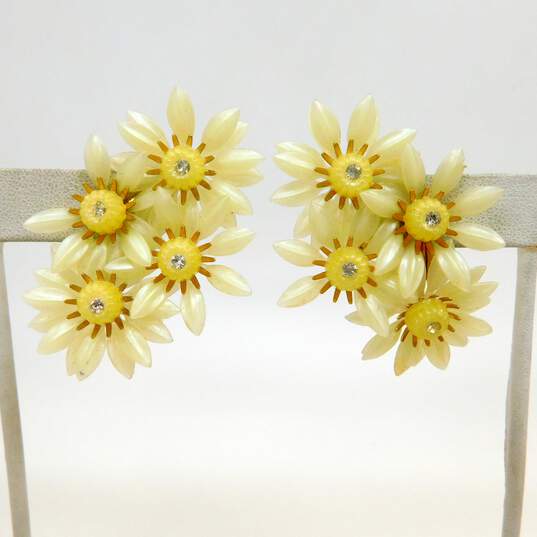 Vintage Coro Yellow & Rhinestone Flower Clip-On Earrings 10.4g image number 4