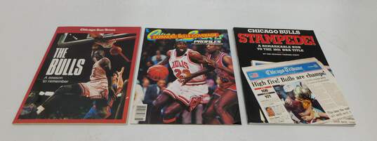 Chicago Bulls NBA Champions 90-91 & 91-92 Memorabilia Lot image number 4