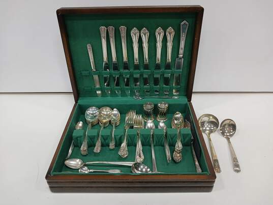 WM A Rogers Silver-plated Flatware Set & Case image number 1