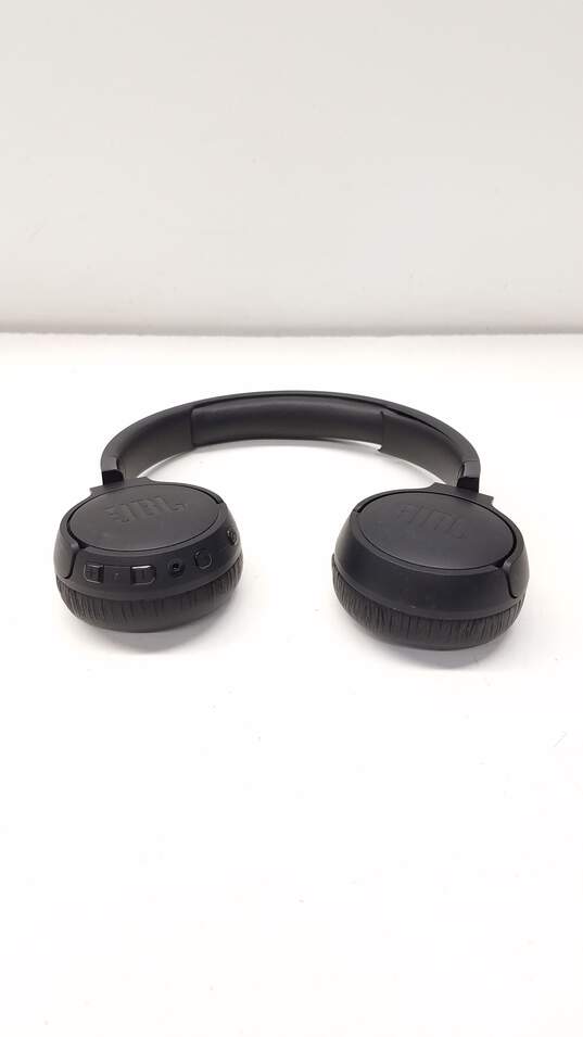 Bundle of 2 Assorted JBL Headphones image number 5