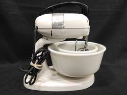 Vintage Meal Maker Mixer With 2 Mixing Bowls And Attachments