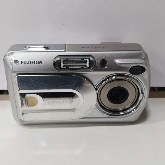 Fuji A340 Fine Pix 4MP Digital Camera & Accessories in Bag image number 3