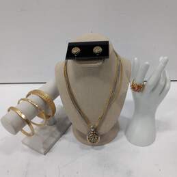 Bundle of Assorted Gold And Black Tone Fashion Costume Jewelry Pieces
