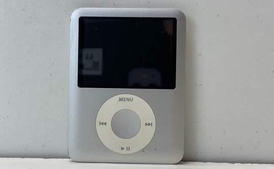 Apple iPod Nanos (Assorted Models) Lot of 2 image number 3
