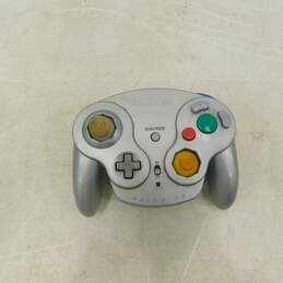 6 Nintendo GameCube Wavebird Controller alternative image
