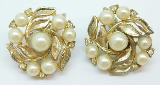 Vintage Patent Pending Crown Trifari Faux Pearl Gold Tone Clip On Earrings 9.5g image number 1
