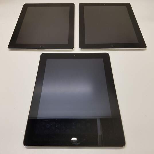 Apple iPad 2 (A1395) - LOCKED - Lot of 3 image number 1