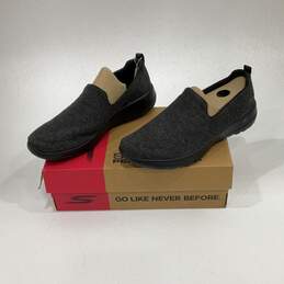 NIB Skechers Womens Gray Low Top Round Toe Slip On Sneaker Shoes Size 10 alternative image
