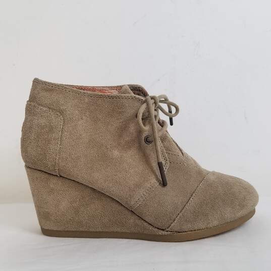 Toms Heel Beige Suede Leather Shoes Women's Size 5 image number 1