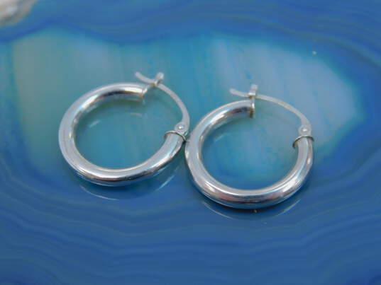 14K White Gold Classic Hoop Earrings 1.0g image number 1