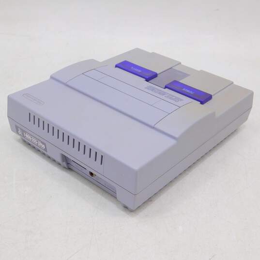 Nintendo SNES Console and Controller Bundle image number 3