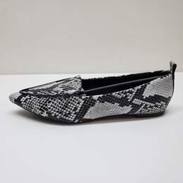 Lulu's Flats Emmy Natural Snake Pointed Loafers Black/White Size 9 alternative image
