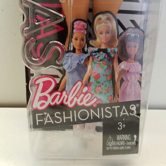 Mattel FJF55 Barbie Fashionistas 95 Doll image number 2