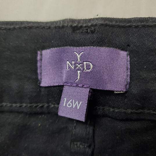 NYDJ Plus Size Cotton Spandex Black Shorts Women's 16W NWT image number 4
