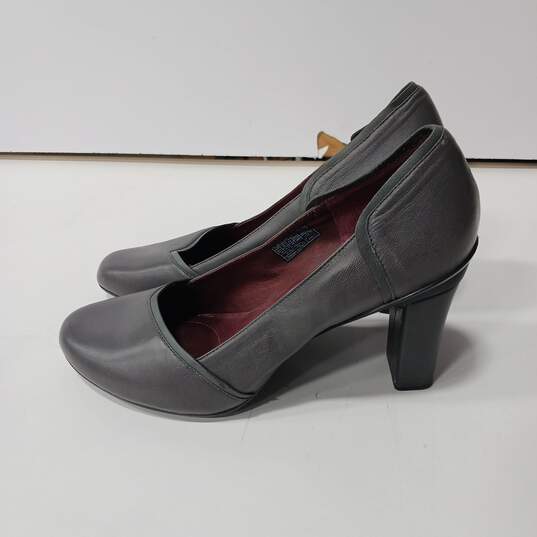 Tsubo Women's Grey Leather Heels Size 11 image number 3