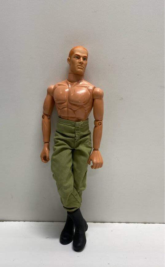 Action Figures 4 Assorted Lot Of G.I. Joe's Various Clothing / Accessories image number 6