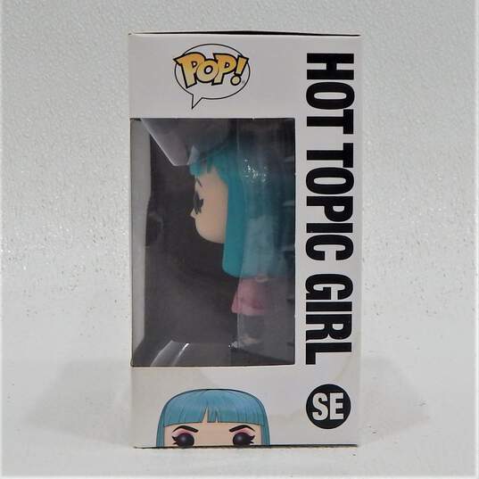 Funko Pop! SE Hot Topic Girl And HT Nerdette image number 7
