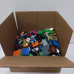 7.9lbs Bundle of Assorted Legos