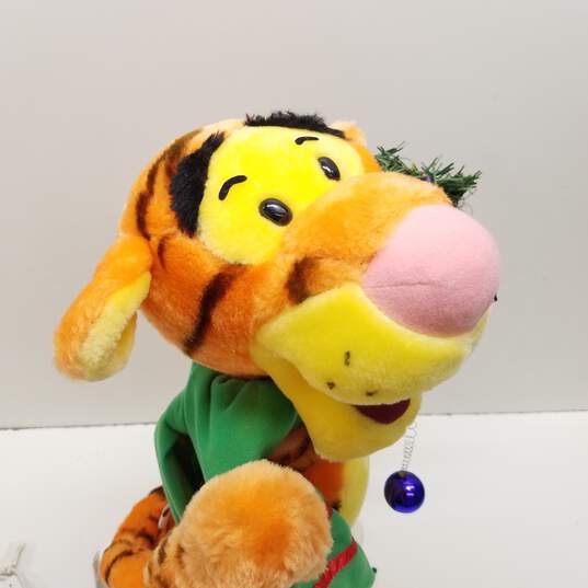 Telco Creations Inc 1996 Pooh Tigger Animated Christmas Figure image number 2