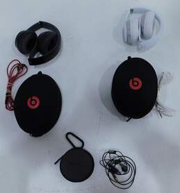 Beats By Dr. Dre Solo (B0518) and Bose Brand Wired Headphones w/ Cases (3) alternative image