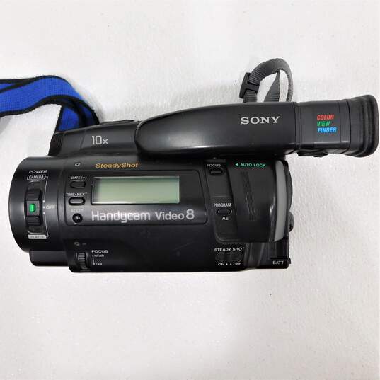 Sony Hi-8 CCD-TR9 Camcorder W/ Batteries Charger & Case image number 3