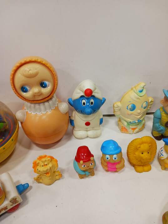 32pc Bundle of Assorted Vintage Child Toys image number 3