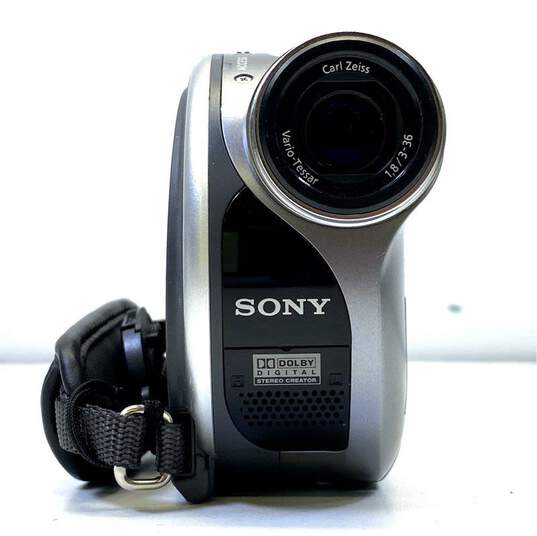 Sony Handycam DCR-DVD205 DVD Camcorder image number 2