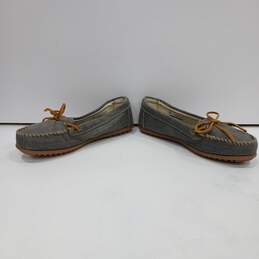 Minnetonka Women's Grey Moccasin Bow Canvas Slip On Shoes Size 9.5 alternative image