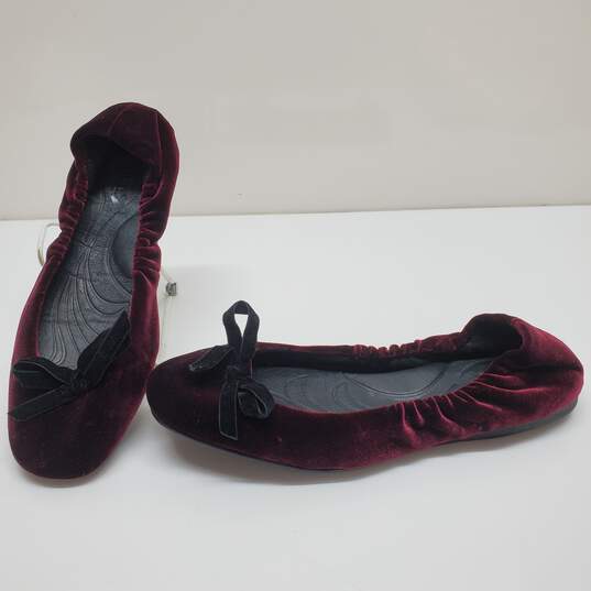 Born Womens Karoline Velvet Ballet Flats Shoes Red Black Slip On Bow Size 8M image number 1