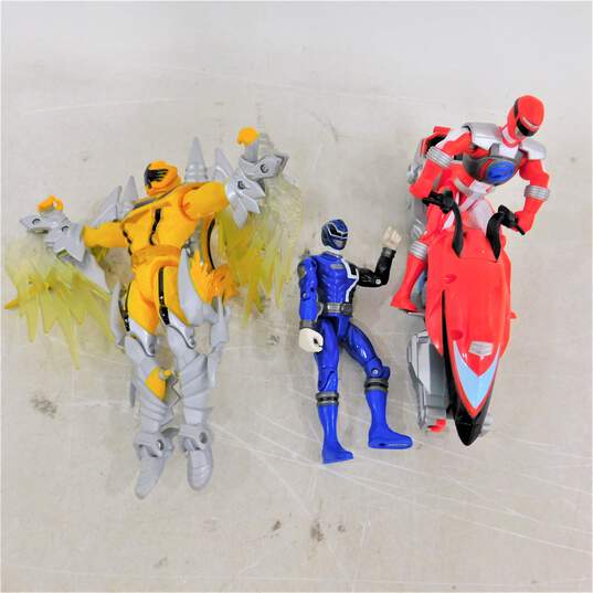 Mixed Lot Of Power Rangers  Action Figures image number 4