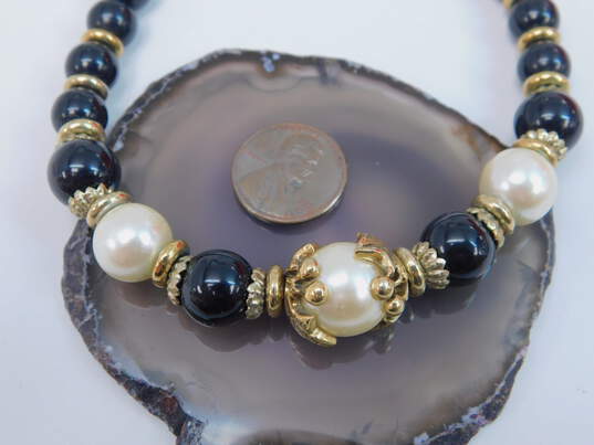 VNTG Mid Century Faux Pearl, Black & Gold Tone Beaded Necklace Lot image number 4