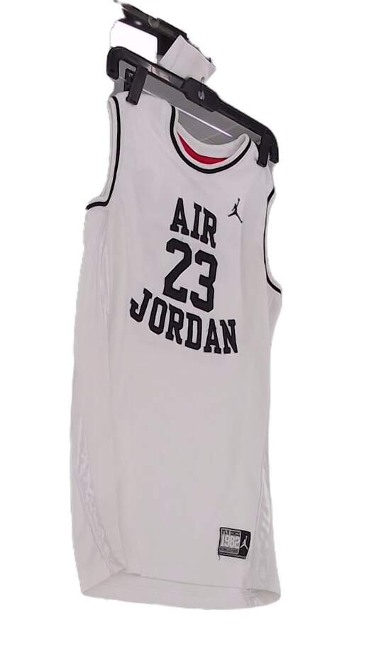 Mens White Air Jordan Sleeveless Crew Neck Basketball Jersey Size XL image number 2
