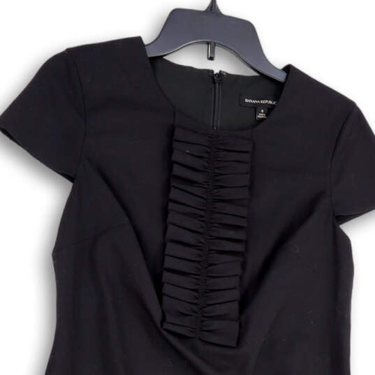 Womens Black Cap Sleeve Round Neck Back Zip Stretch Shift Dress Size 4 image number 3