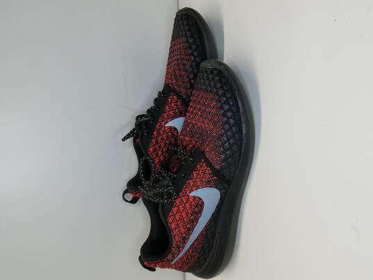 Nike Men's Roshe Two Flyknit 365 Running Shoe, Size: 9.5, Black And Red image number 3