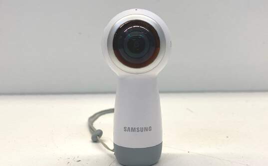 Samsung Gear 360 Camera image number 1