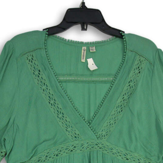 Womens Green V-Neck Short Sleeve Ruffle Pullover Tunic Blouse Top Size Large image number 3