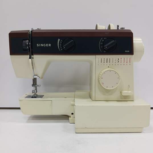 Singer Sewing Machine 5528 image number 1