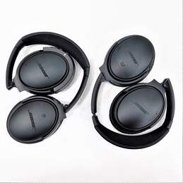 Bose Brand QC25 Special Edition and QC35 Model Headphones w/ Cases alternative image