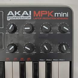 Akai Professional Mpk Mini USB 25 Key Midi Keyboard & Drum Controller / Untested alternative image