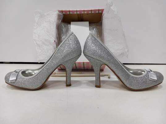 Diva Lounge Women's Silver Shoes Size 6.5 image number 3