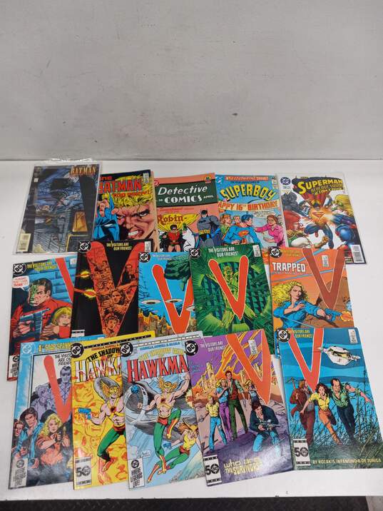 Bundle of 15 Assorted Comic Books image number 1
