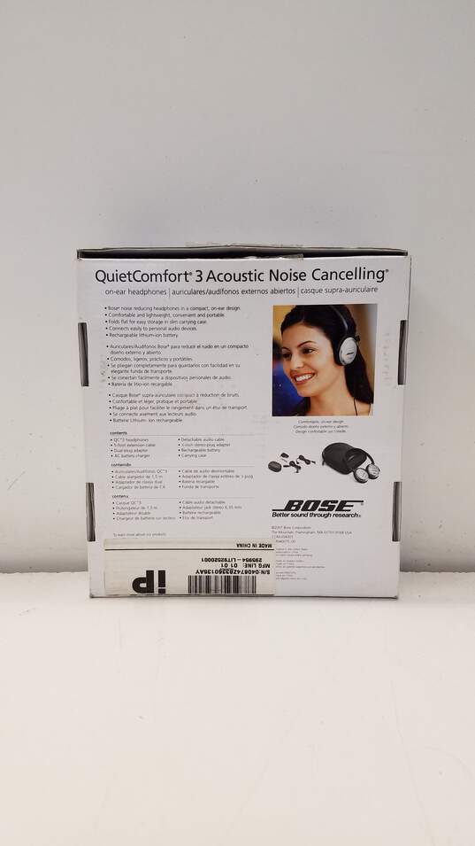 Bose QuietComfort 3 Acoustic Noise Cancelling Headphones image number 3